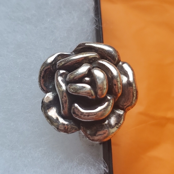 Rose shape ring - Picture 3 of 3